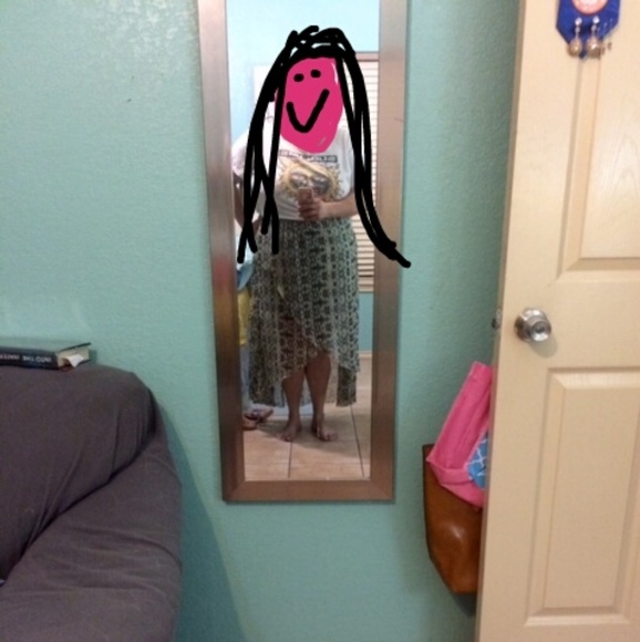 High-low snake print skirt. - Picture 2 of 4